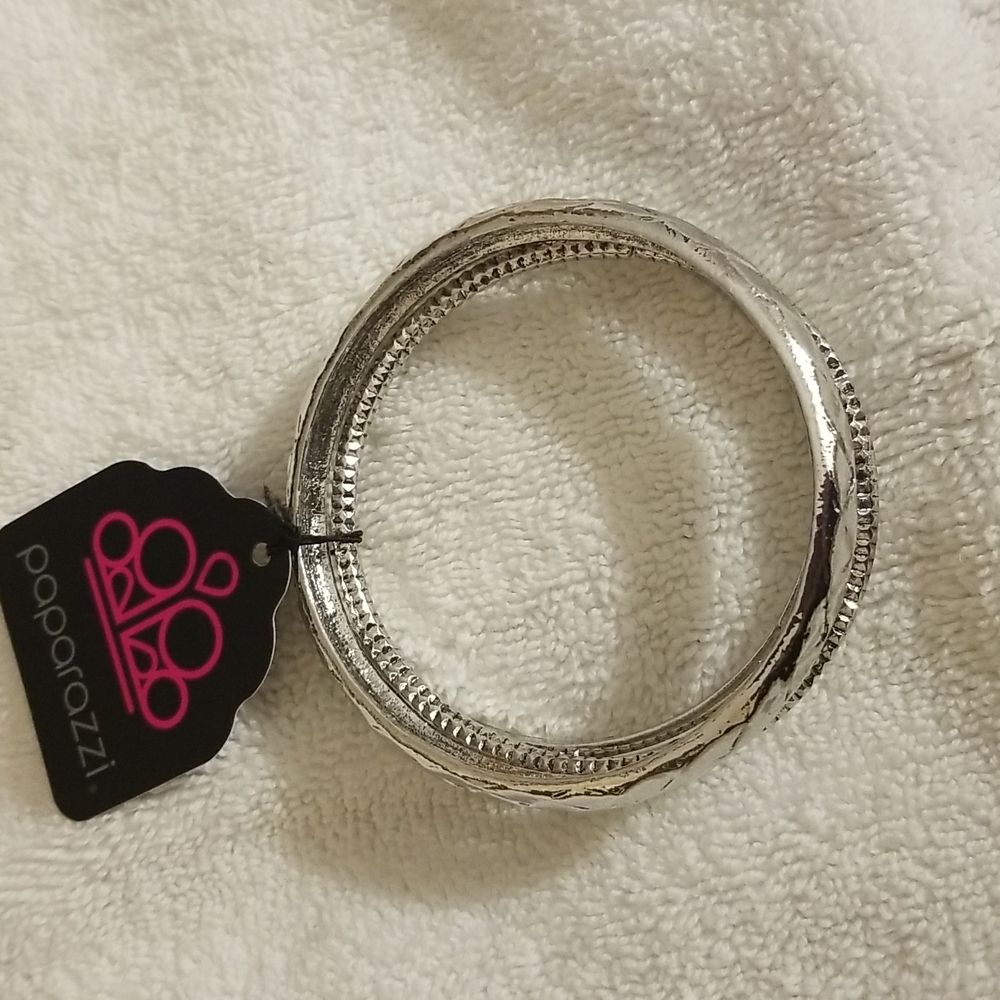 On sale!! New in package 3 bracelet set